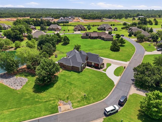 8321 Venezia Lane, Edmond, OK 73034