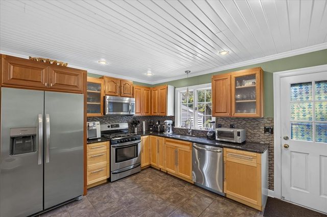 1615 Carney Avenue, Rockford, IL 61103