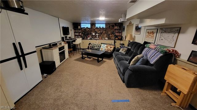 3041 Belmont Drive, Brooklyn Heights, OH 44131