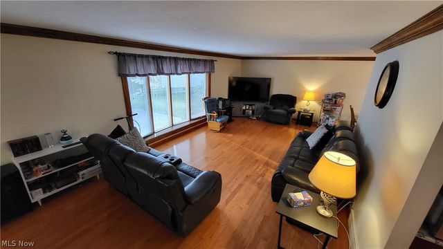 3041 Belmont Drive, Brooklyn Heights, OH 44131
