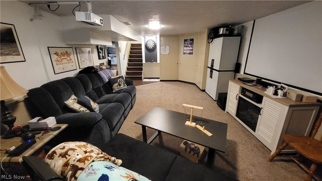 3041 Belmont Drive, Brooklyn Heights, OH 44131
