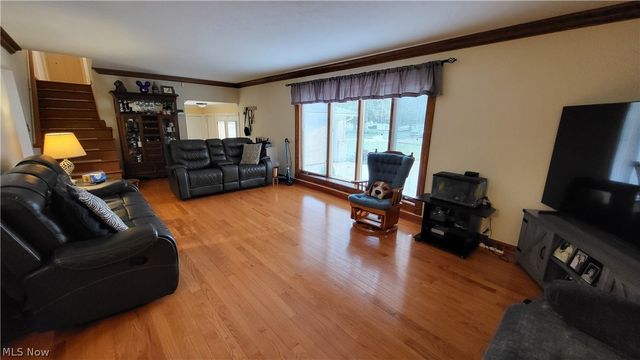 3041 Belmont Drive, Brooklyn Heights, OH 44131