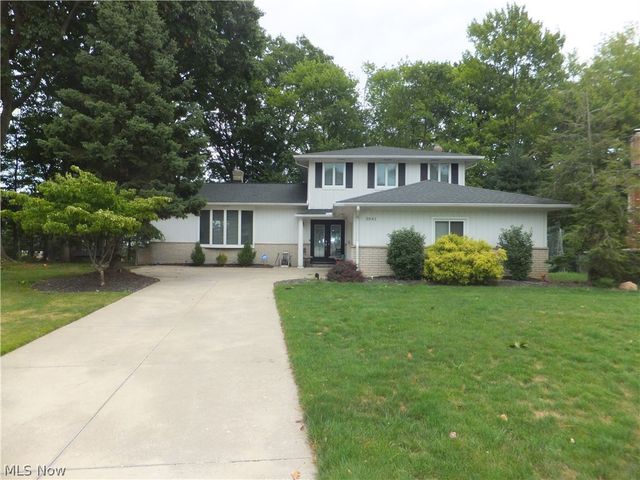 3041 Belmont Drive, Brooklyn Heights, OH 44131