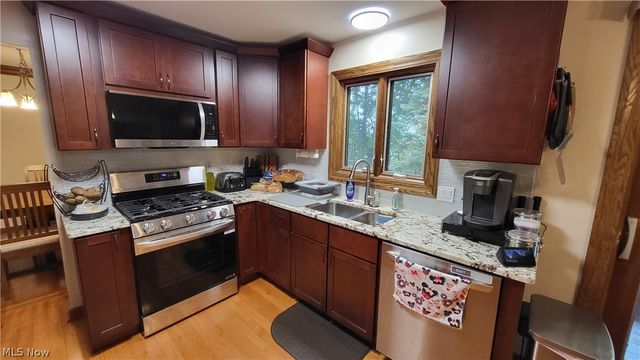 3041 Belmont Drive, Brooklyn Heights, OH 44131