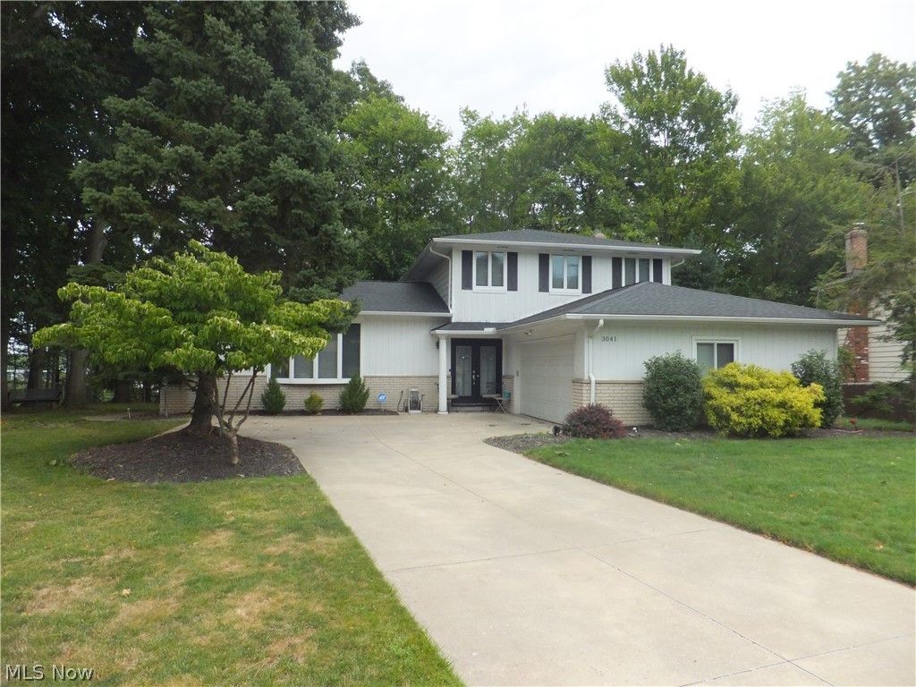3041 Belmont Drive, Brooklyn Heights, OH 44131