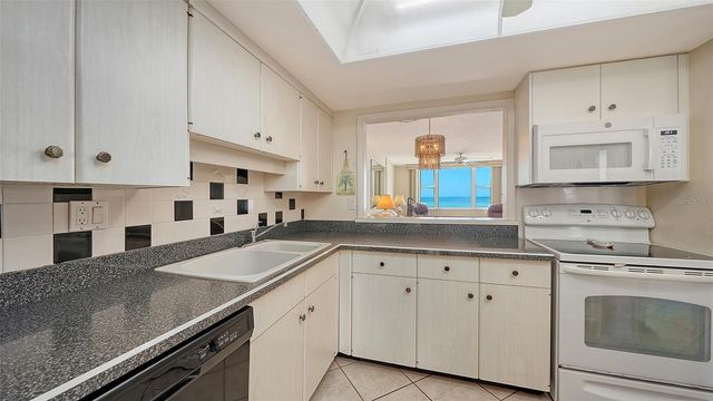 1100 TARPON CENTER DRIVE 4B, Venice, FL 34285