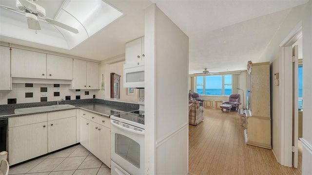 1100 TARPON CENTER DRIVE 4B, Venice, FL 34285