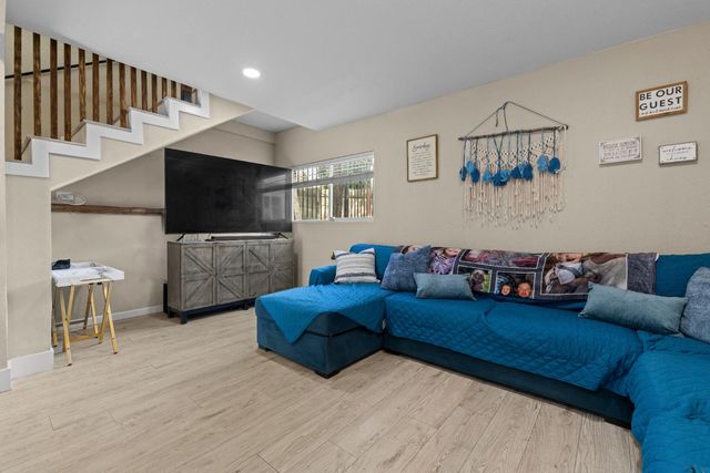 4243 Glenridge Dr, Carmichael, CA 95608