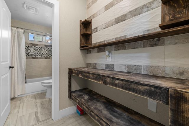 4243 Glenridge Dr, Carmichael, CA 95608