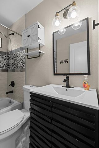 4243 Glenridge Dr, Carmichael, CA 95608