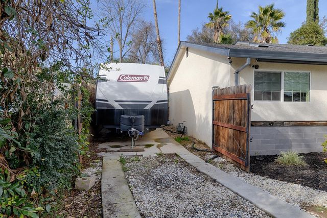 4243 Glenridge Dr, Carmichael, CA 95608