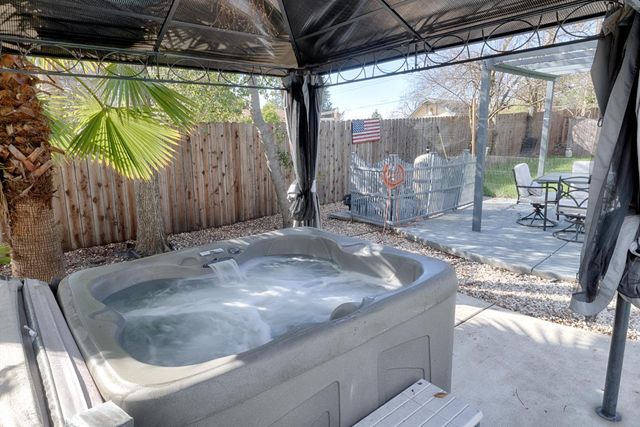 4243 Glenridge Dr, Carmichael, CA 95608