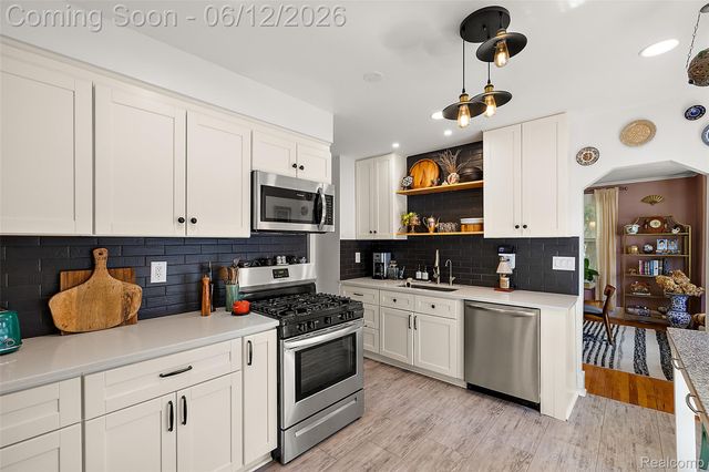 495 Lincoln Avenue, Clawson, MI 48017