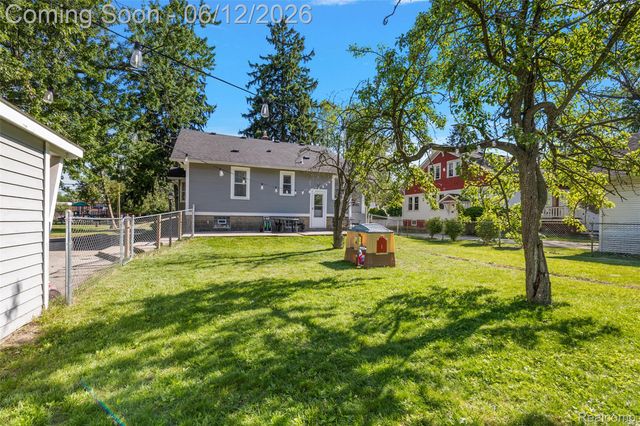 495 Lincoln Avenue, Clawson, MI 48017