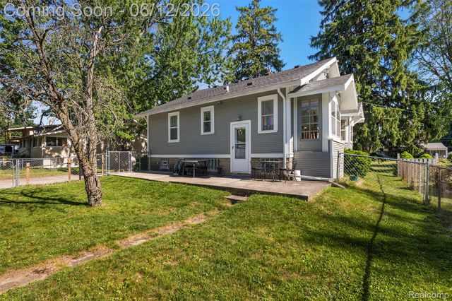 495 Lincoln Avenue, Clawson, MI 48017