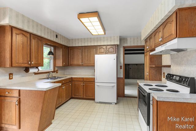 3047 143rd Avenue, Dorr, MI 49323
