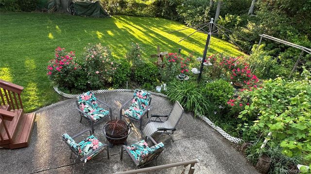 5 Highpoint Drive, Huntington, NY 11743