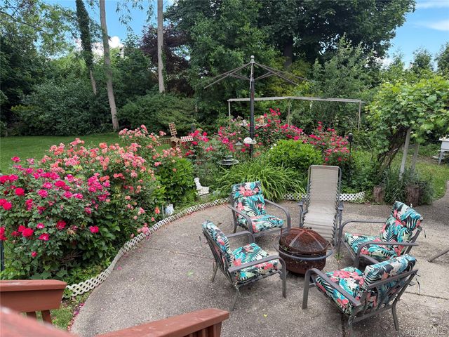 5 Highpoint Drive, Huntington, NY 11743