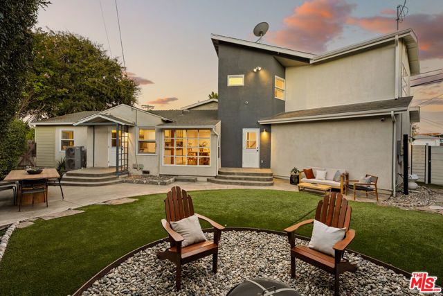 8225 Handley Avenue, Los Angeles, CA 90045
