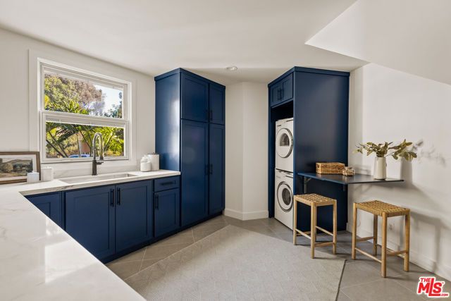 8225 Handley Avenue, Los Angeles, CA 90045