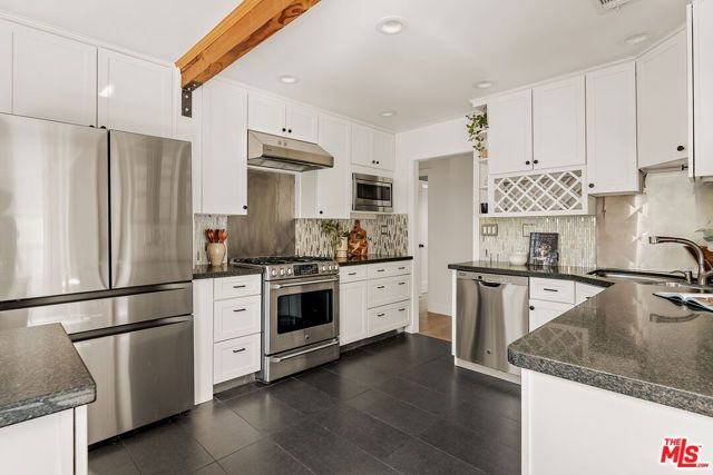 8225 Handley Avenue, Los Angeles, CA 90045