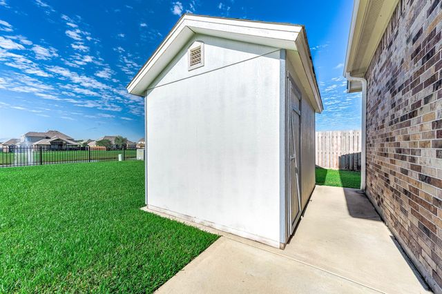 1345 Laurel Loop, Angleton, TX 77515