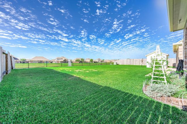 1345 Laurel Loop, Angleton, TX 77515