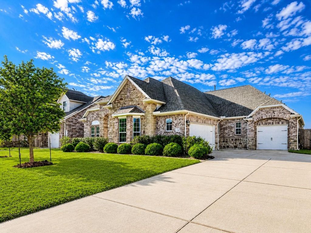 1345 Laurel Loop, Angleton, TX 77515