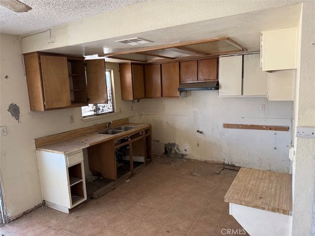 16254 Mossdale Avenue, Lancaster, CA 93535