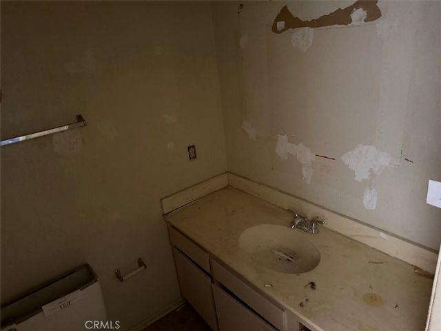 16254 Mossdale Avenue, Lancaster, CA 93535
