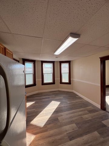 28 Cleveland Ave 6, Brockton, MA 02301