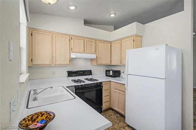 7572 Durham Hall Avenue 201, Las Vegas, NV 89130