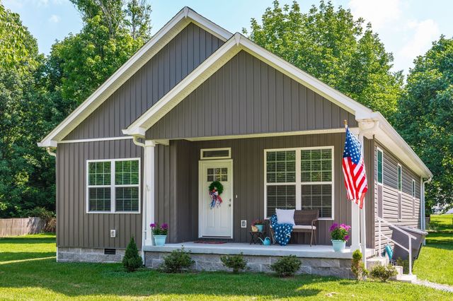 4335 Hawkins Dr, Westmoreland, TN 37186