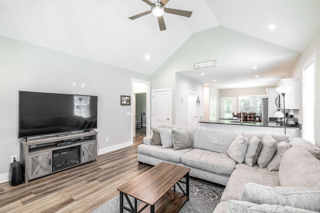 4335 Hawkins Dr, Westmoreland, TN 37186