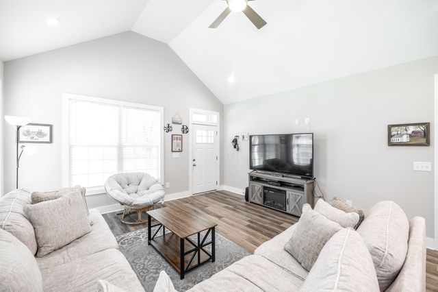 4335 Hawkins Dr, Westmoreland, TN 37186