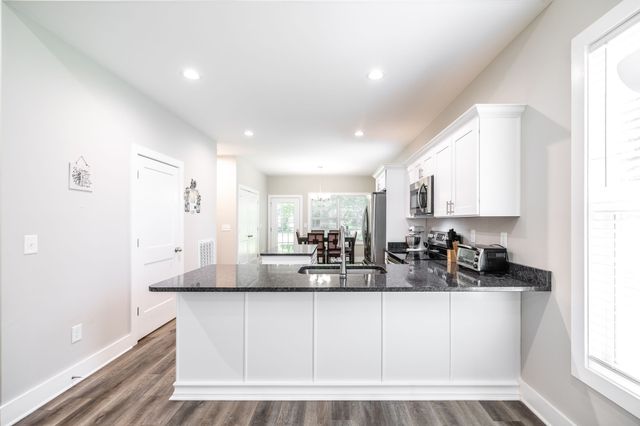 4335 Hawkins Dr, Westmoreland, TN 37186