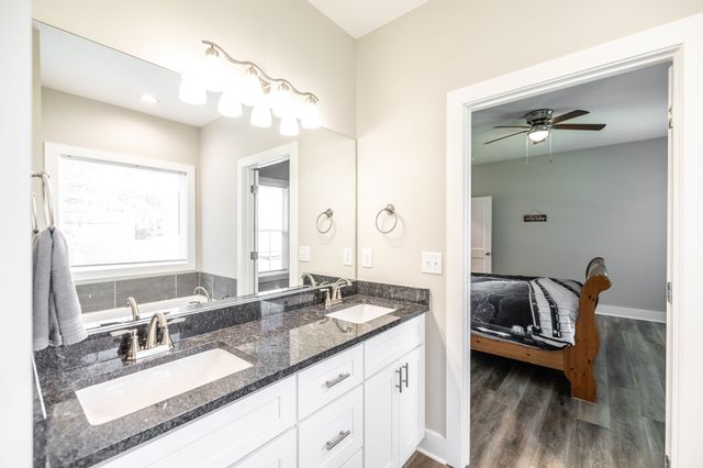 4335 Hawkins Dr, Westmoreland, TN 37186