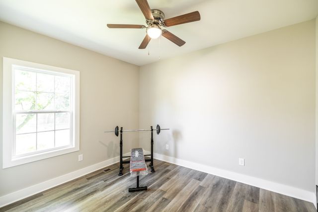 4335 Hawkins Dr, Westmoreland, TN 37186