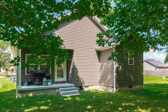 4335 Hawkins Dr, Westmoreland, TN 37186