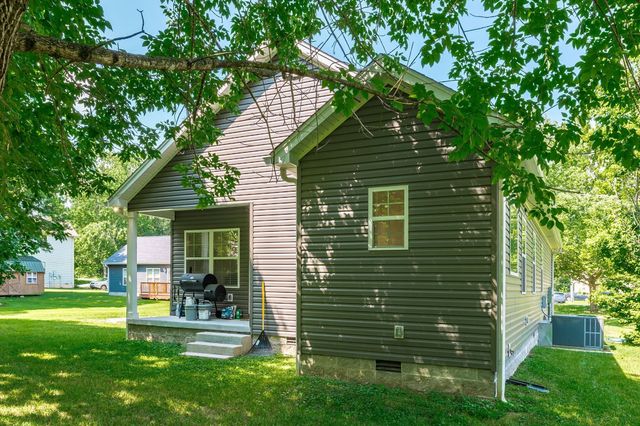 4335 Hawkins Dr, Westmoreland, TN 37186