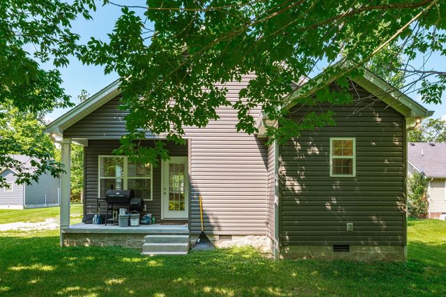 4335 Hawkins Dr, Westmoreland, TN 37186