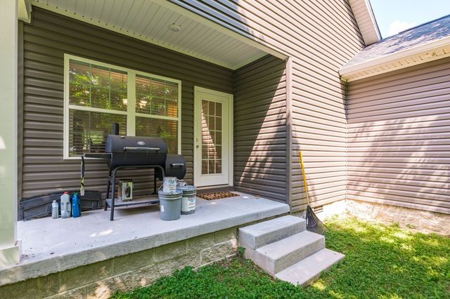 4335 Hawkins Dr, Westmoreland, TN 37186