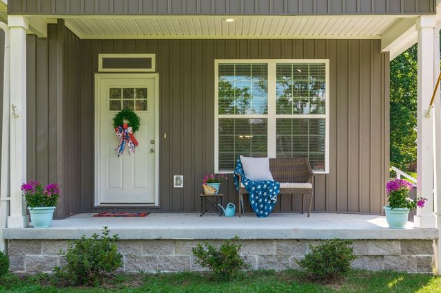 4335 Hawkins Dr, Westmoreland, TN 37186