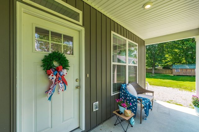 4335 Hawkins Dr, Westmoreland, TN 37186