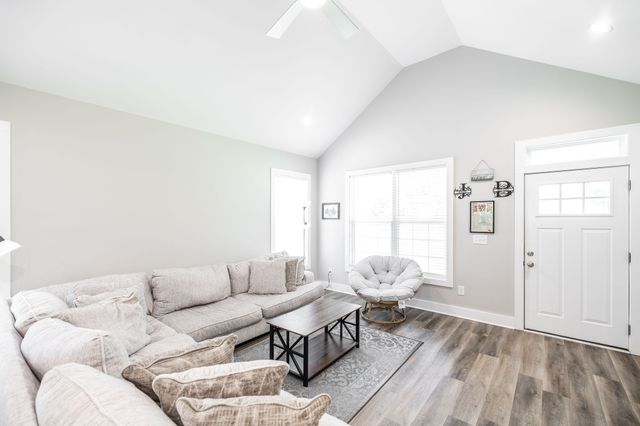 4335 Hawkins Dr, Westmoreland, TN 37186