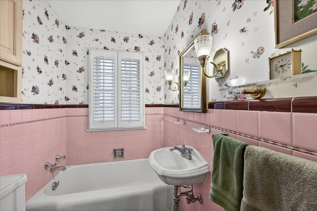 2218 Mount View Avenue, Minneapolis, MN 55405