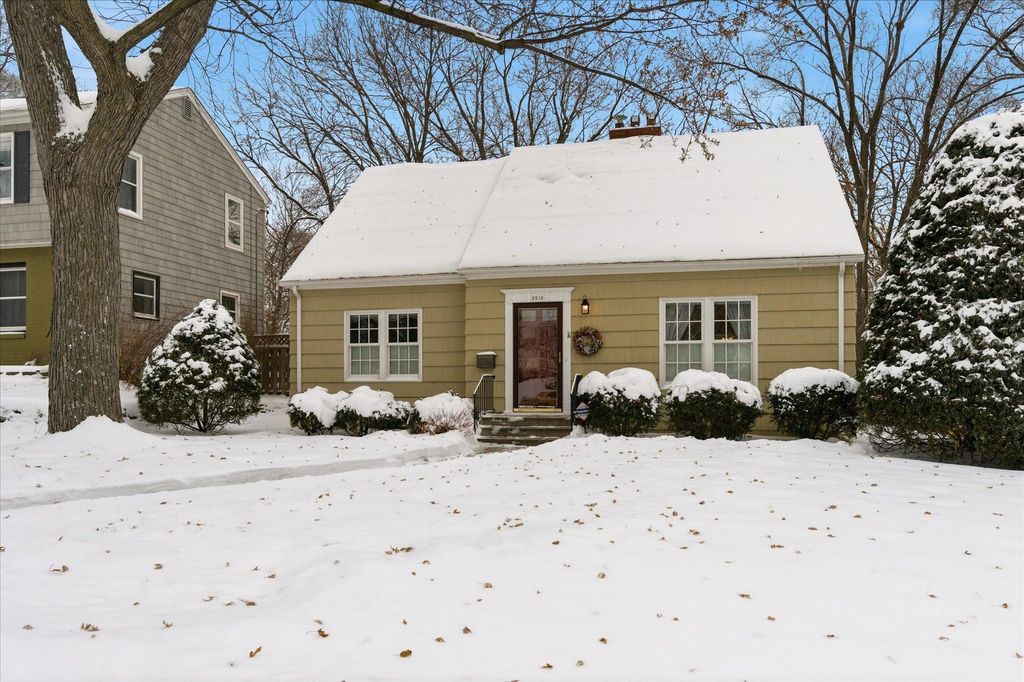 2218 Mount View Avenue, Minneapolis, MN 55405