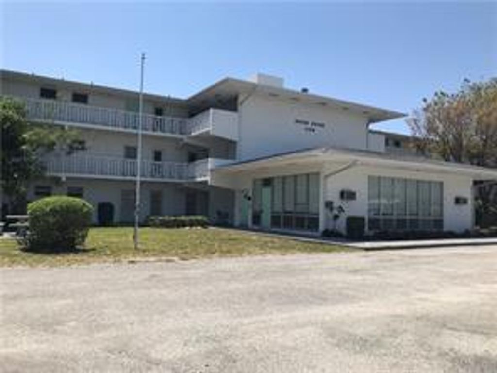 1150 E Sample Road 306, Pompano Beach, FL 33064