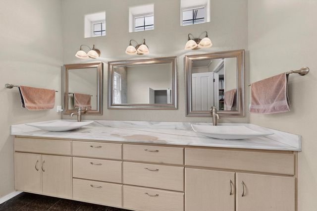 206 E Frost Road, Edgewood, NM 87015