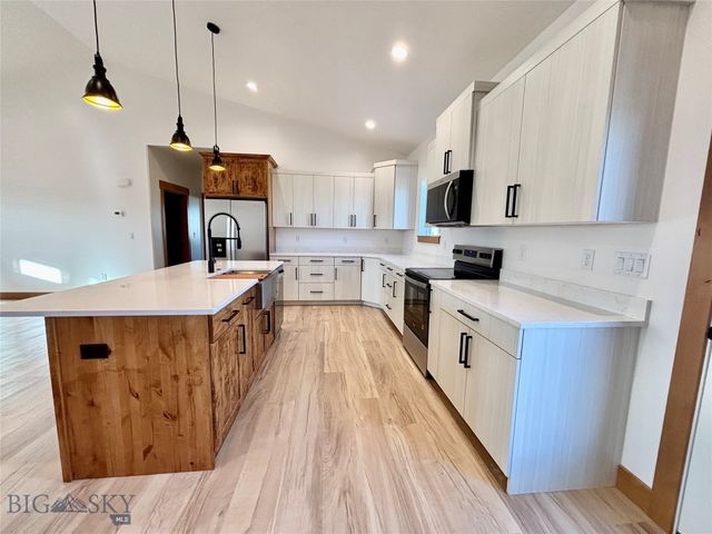 120 Thomas Way, Dillon, MT 59725